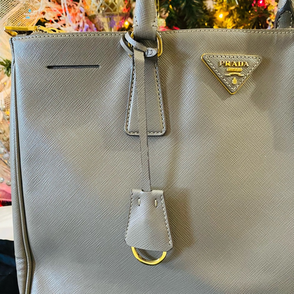Sold ⚡️⚡️Authentic Prada Saffiano Lux Tote Bag - Picture 8 of 16